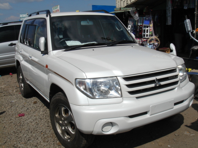 2000 Mitsubishi Pajero iO