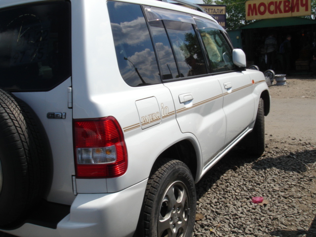 2000 Mitsubishi Pajero iO