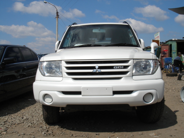 2000 Mitsubishi Pajero iO