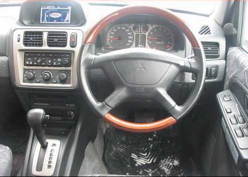 2000 Mitsubishi Pajero iO
