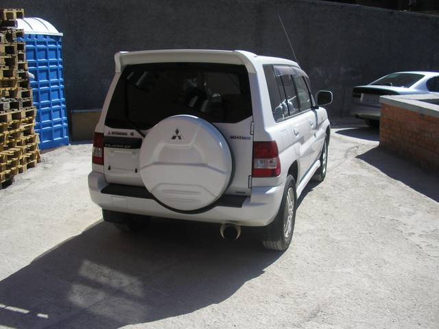 2000 Mitsubishi Pajero iO