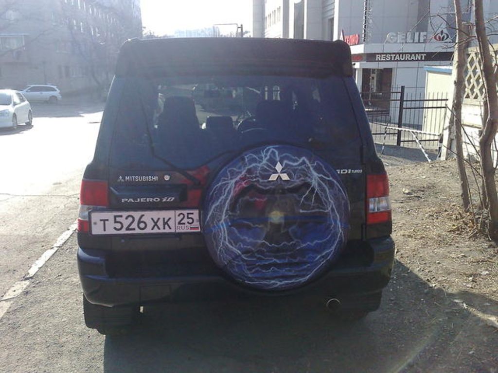 2000 Mitsubishi Pajero iO