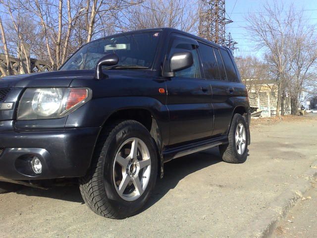 2000 Mitsubishi Pajero iO