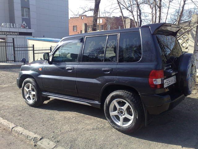 2000 Mitsubishi Pajero iO