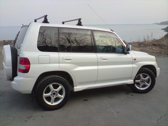 2000 Mitsubishi Pajero iO