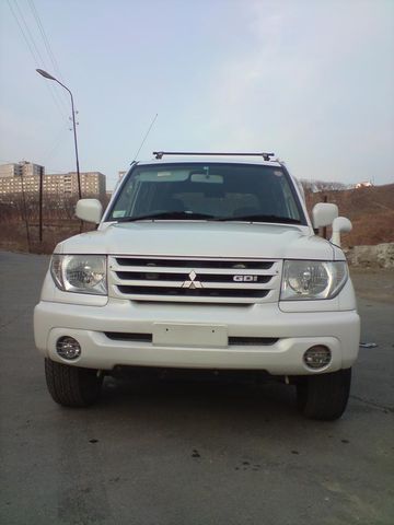 2000 Mitsubishi Pajero iO