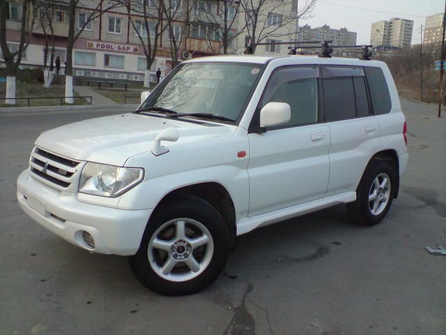 2000 Mitsubishi Pajero iO