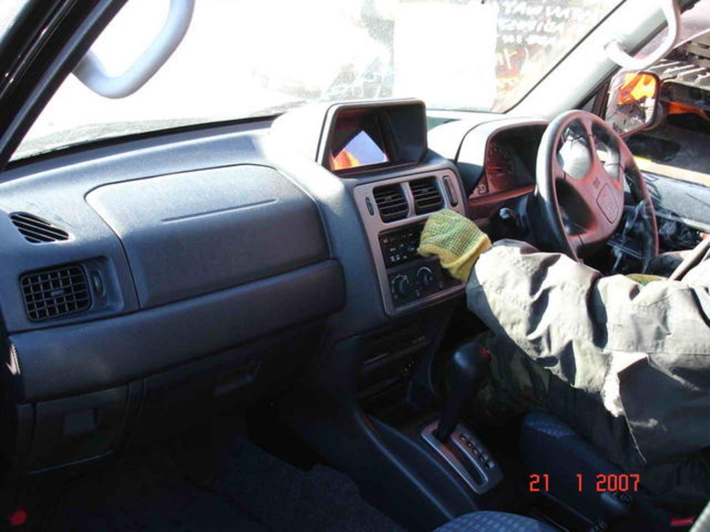 2000 Mitsubishi Pajero iO