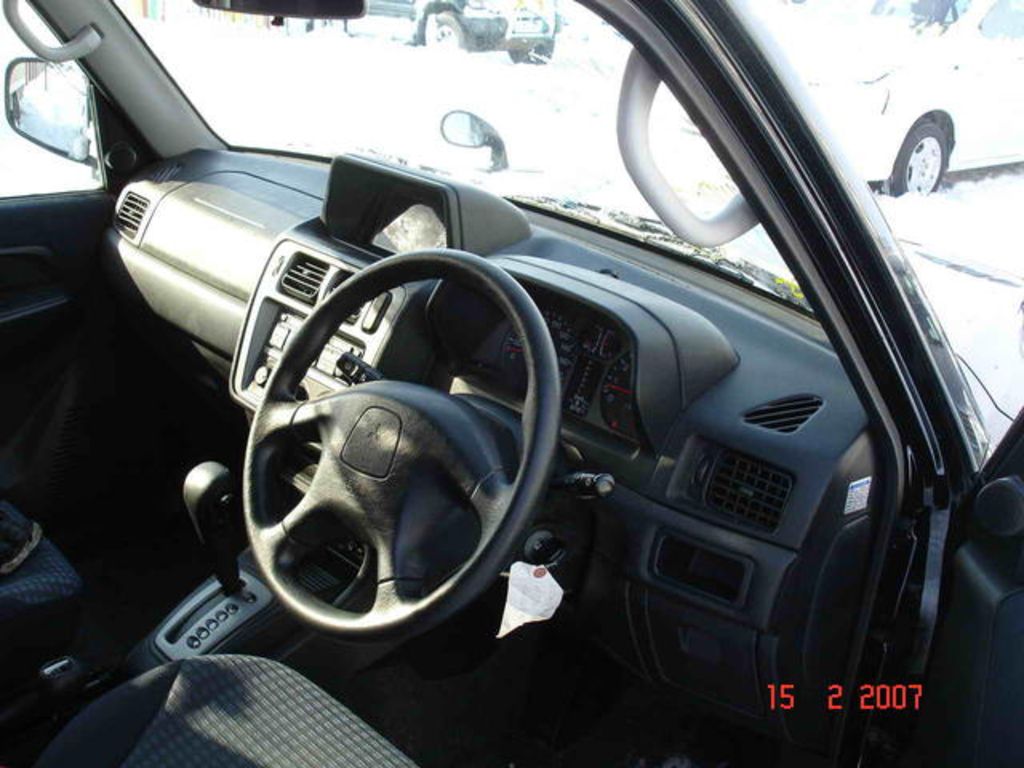 2000 Mitsubishi Pajero iO