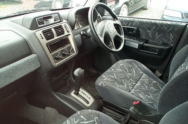 2000 Mitsubishi Pajero iO