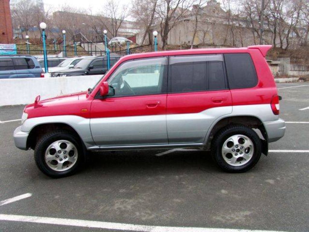 2000 Mitsubishi Pajero iO