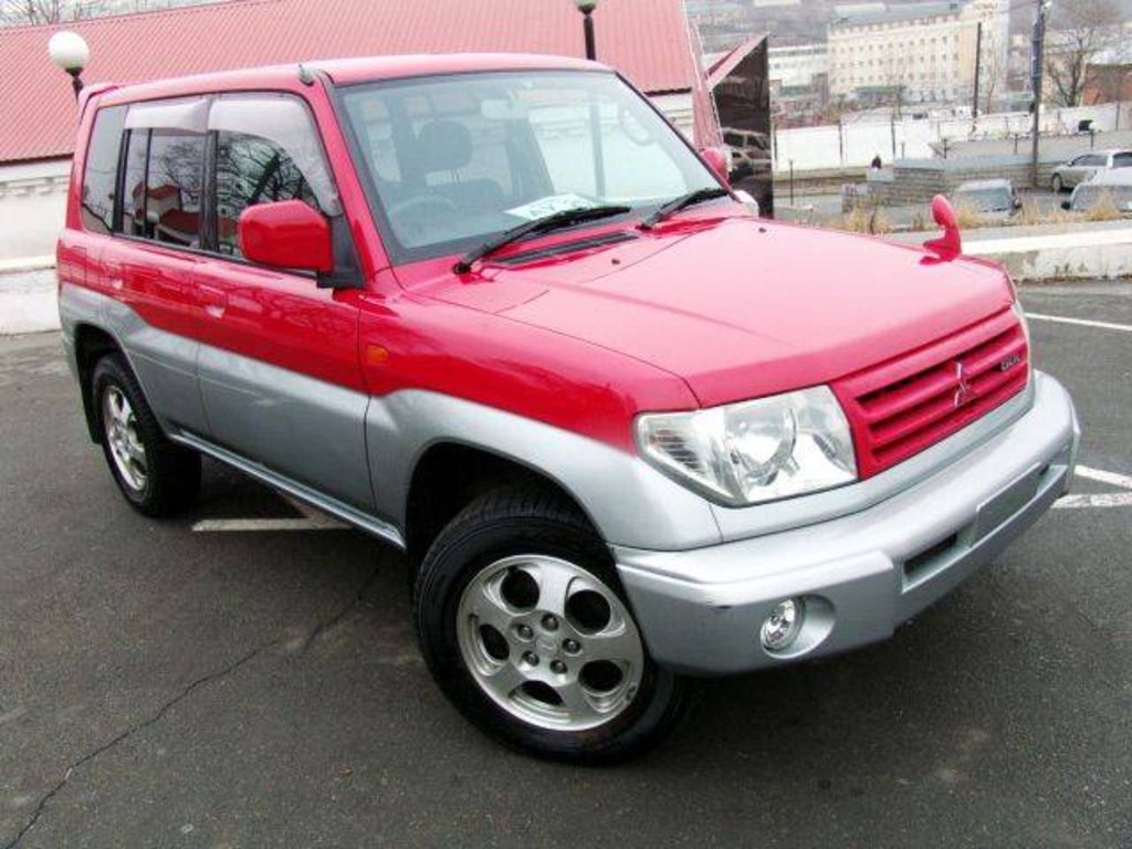 2000 Mitsubishi Pajero iO