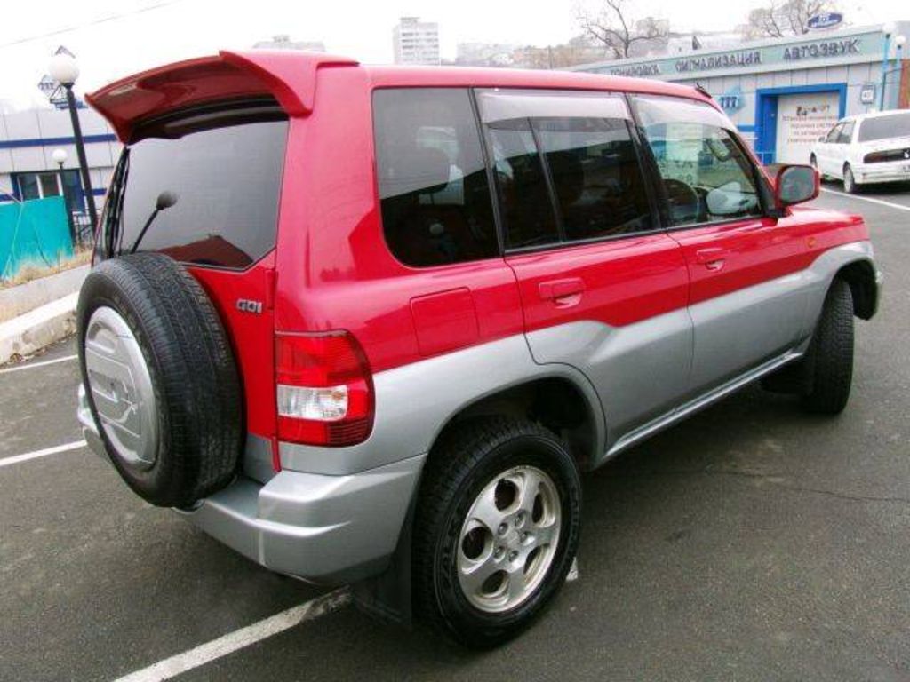 2000 Mitsubishi Pajero iO