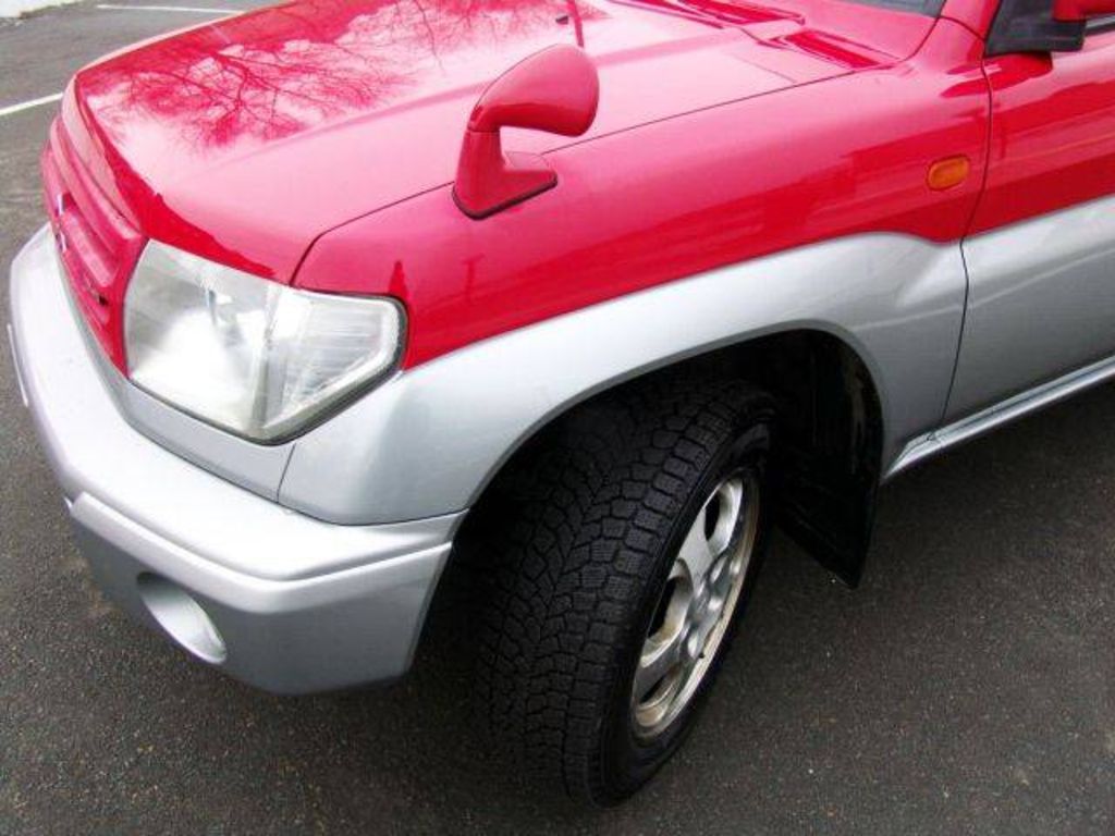 2000 Mitsubishi Pajero iO