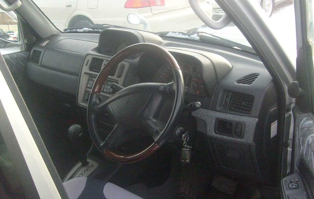 2000 Mitsubishi Pajero iO