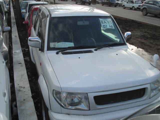 2000 Mitsubishi Pajero iO