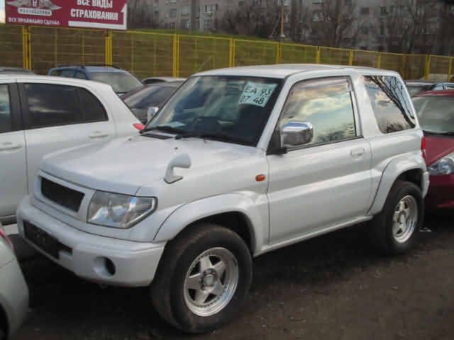 2000 Mitsubishi Pajero iO