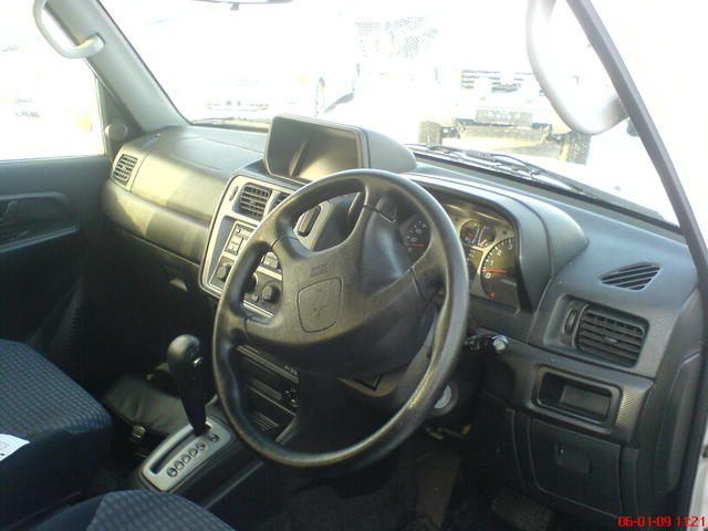 2000 Mitsubishi Pajero iO