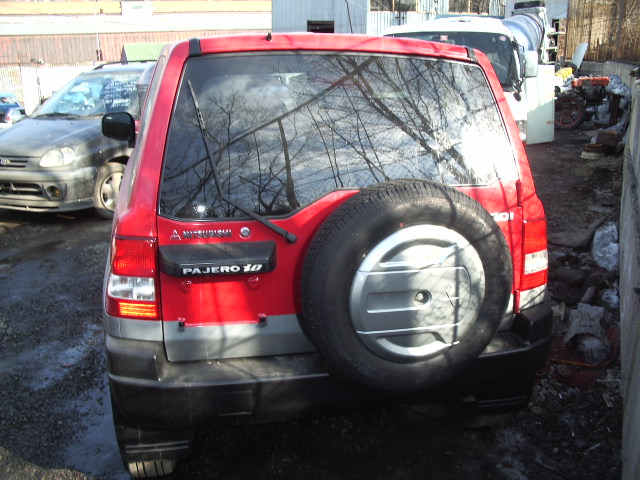 2000 Mitsubishi Pajero iO Images