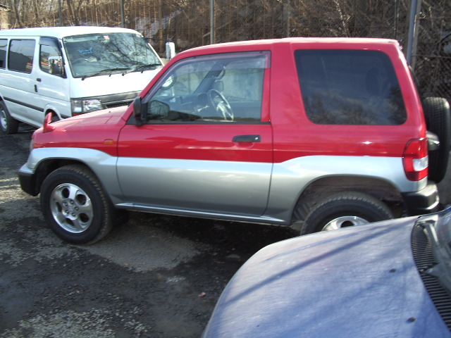 2000 Mitsubishi Pajero iO Pictures