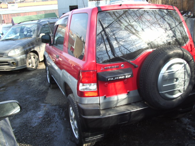 2000 Mitsubishi Pajero iO Pics