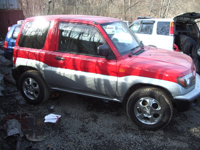 2000 Mitsubishi Pajero iO Pictures
