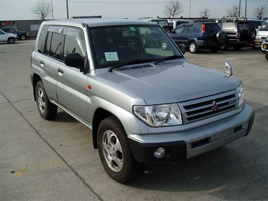 2000 Mitsubishi Pajero iO Photos