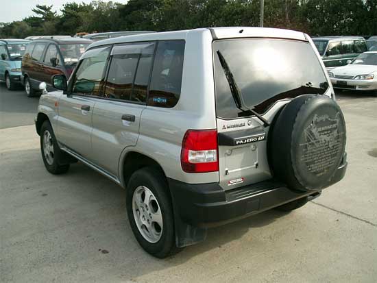 2000 Mitsubishi Pajero iO Photos