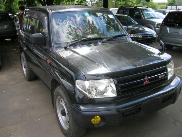2000 Mitsubishi Pajero iO Photos