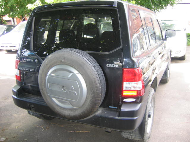 2000 Mitsubishi Pajero iO Photos