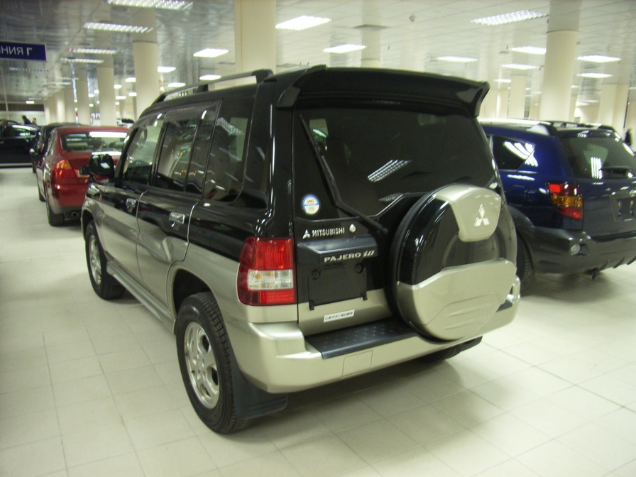 2000 Mitsubishi Pajero iO Pictures