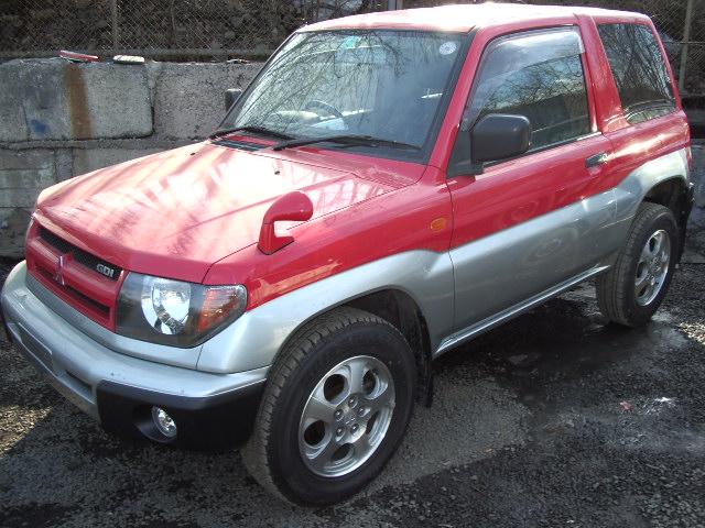 2000 Mitsubishi Pajero iO Pictures