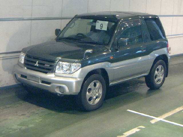 2000 Mitsubishi Pajero iO Photos