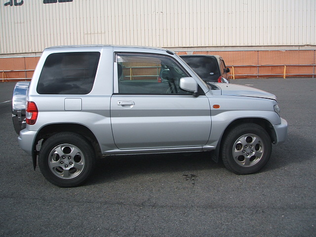 2000 Mitsubishi Pajero iO Pictures