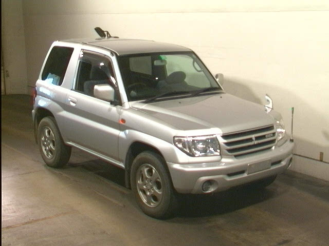 2000 Mitsubishi Pajero iO Pics