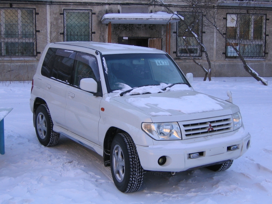 2000 Mitsubishi Pajero iO Photos