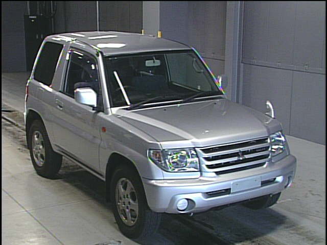 2000 Mitsubishi Pajero iO Pictures