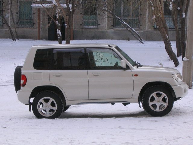 2000 Mitsubishi Pajero iO Pictures