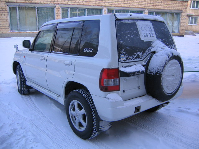 2000 Mitsubishi Pajero iO Photos