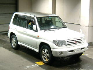 2000 Mitsubishi Pajero iO Photos