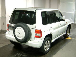 2000 Mitsubishi Pajero iO Photos