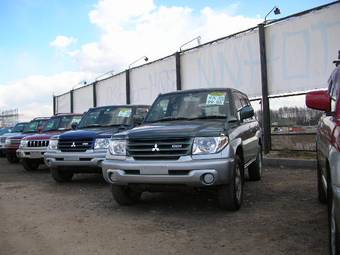 2000 Mitsubishi Pajero iO Pictures