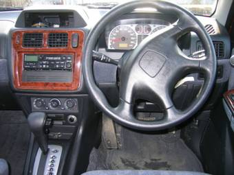 2000 Mitsubishi Pajero iO Photos
