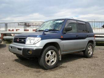 2000 Mitsubishi Pajero iO Images