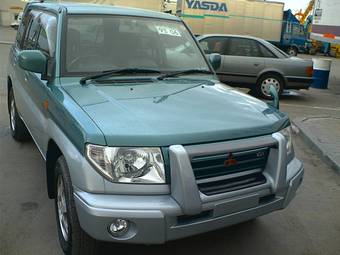 2000 Mitsubishi Pajero iO