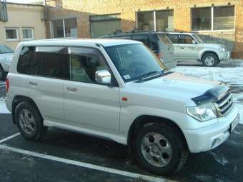 2000 Mitsubishi Pajero iO Pics