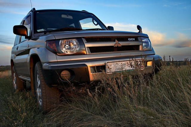 2000 Mitsubishi Pajero iO