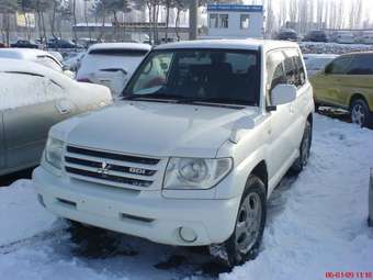 2000 Mitsubishi Pajero iO Photos