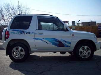 2000 Mitsubishi Pajero iO Pictures
