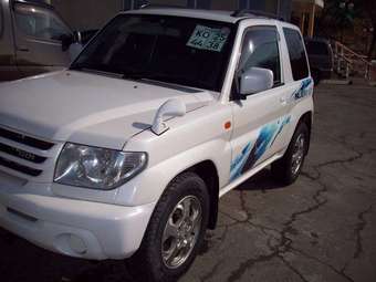 2000 Mitsubishi Pajero iO Pictures